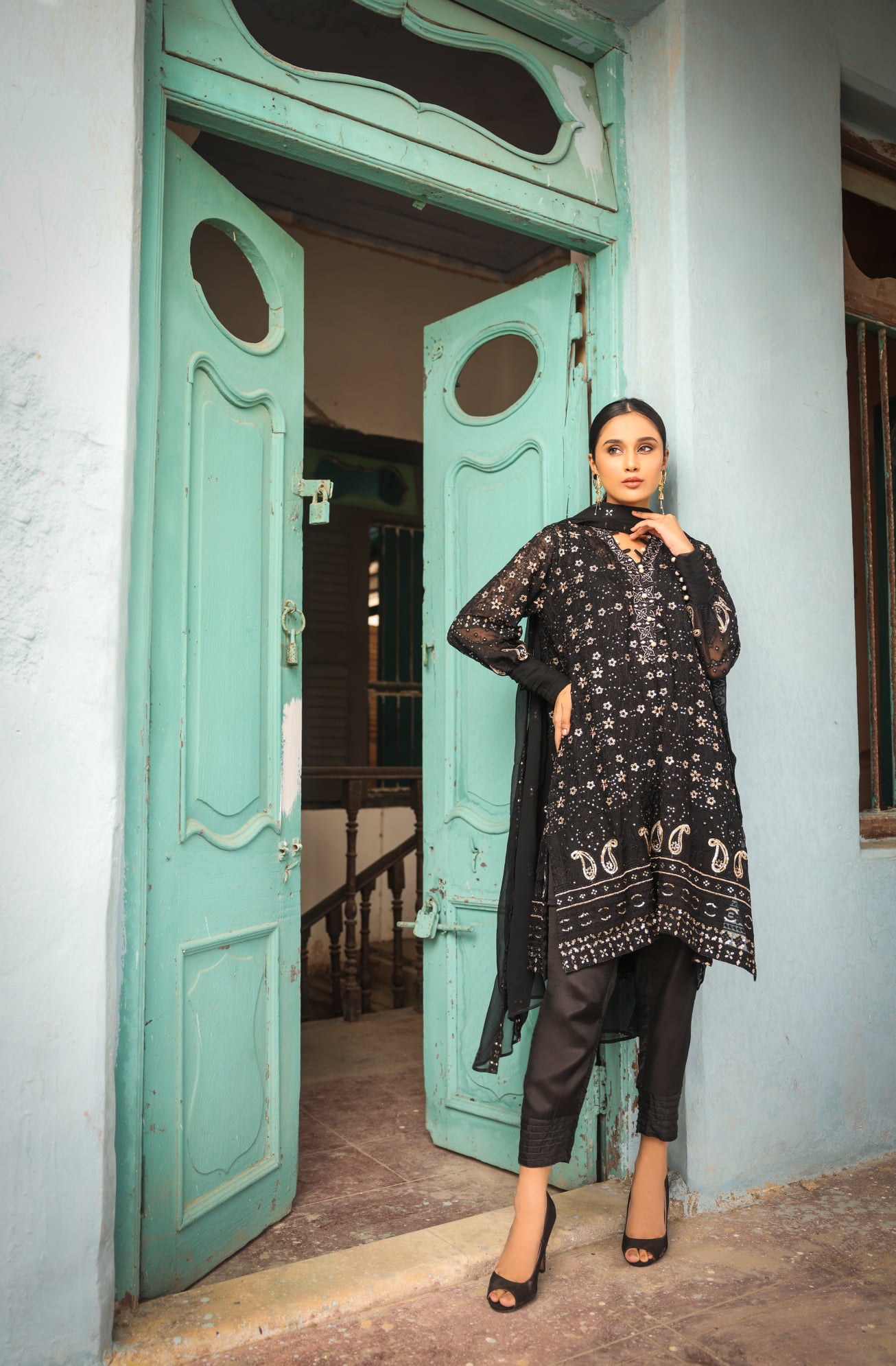 BLACK CHIFFON - EMB 195