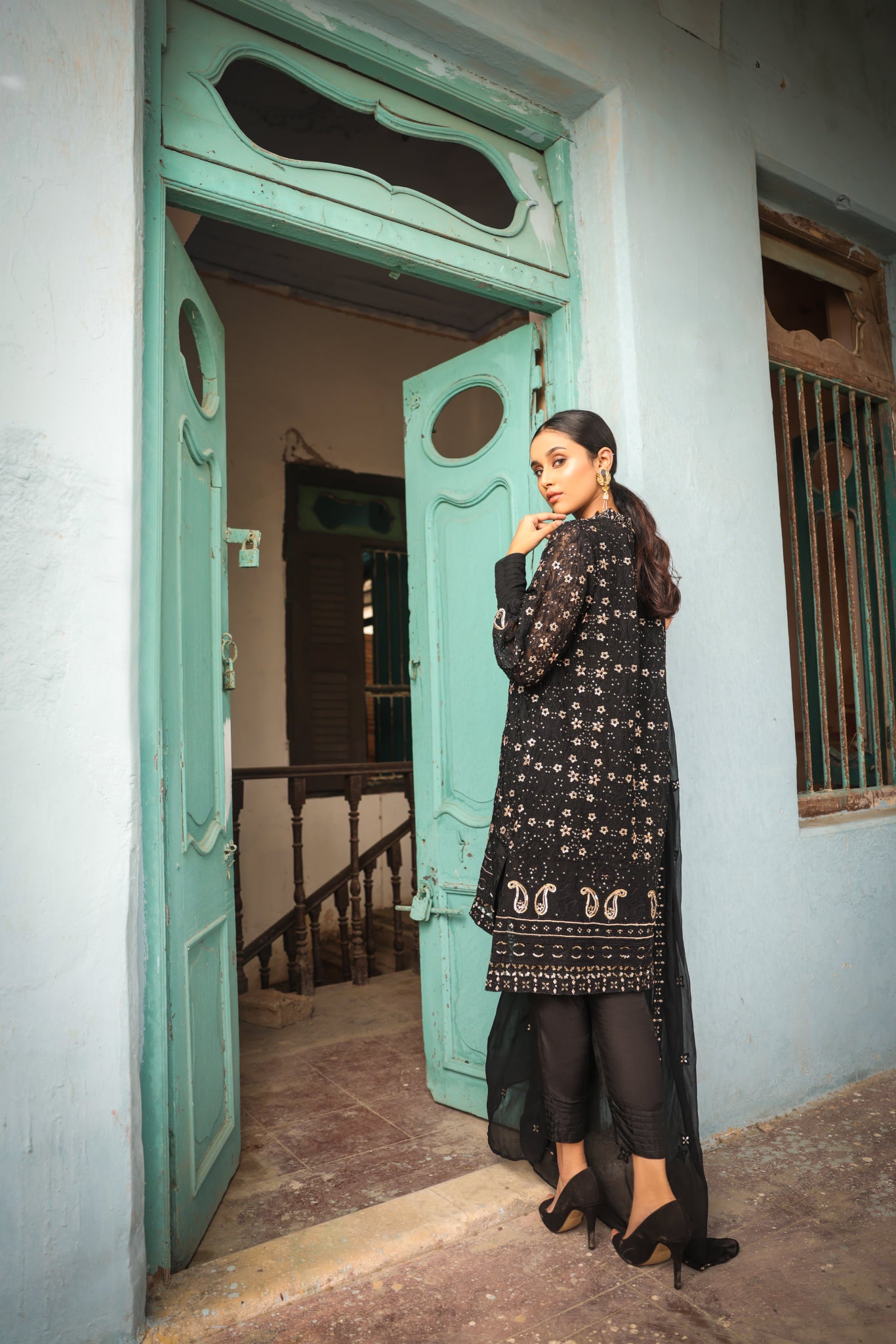 BLACK CHIFFON - EMB 195