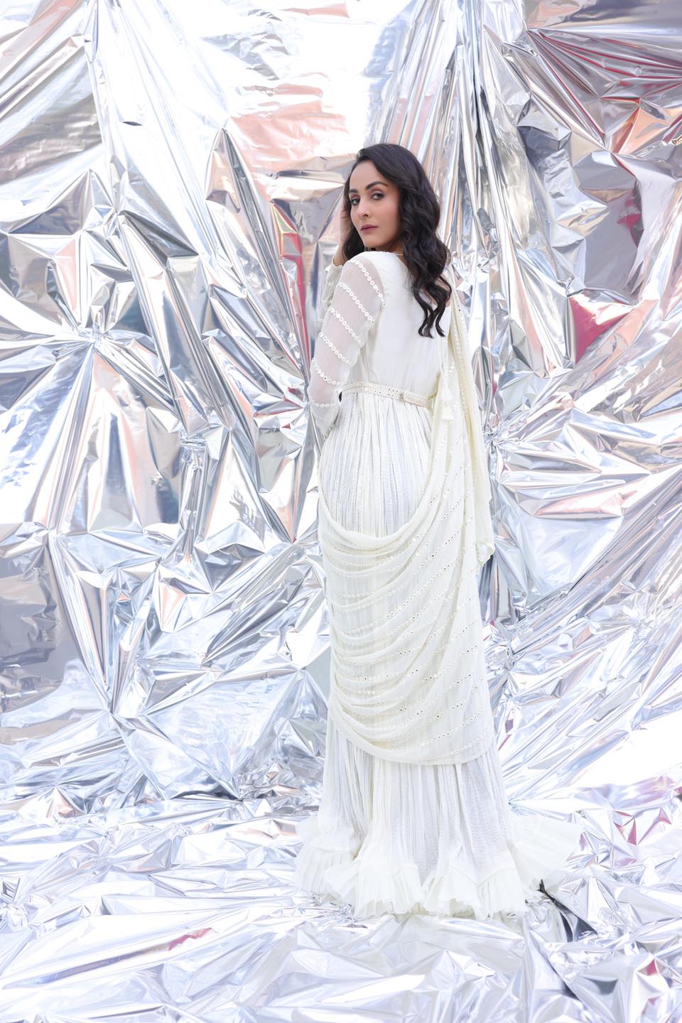Emb-219 (White Sari)